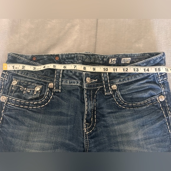 Pre-Owned. In excellent condition. Size 30. Miss Me jeans. - Picture 8 of 15